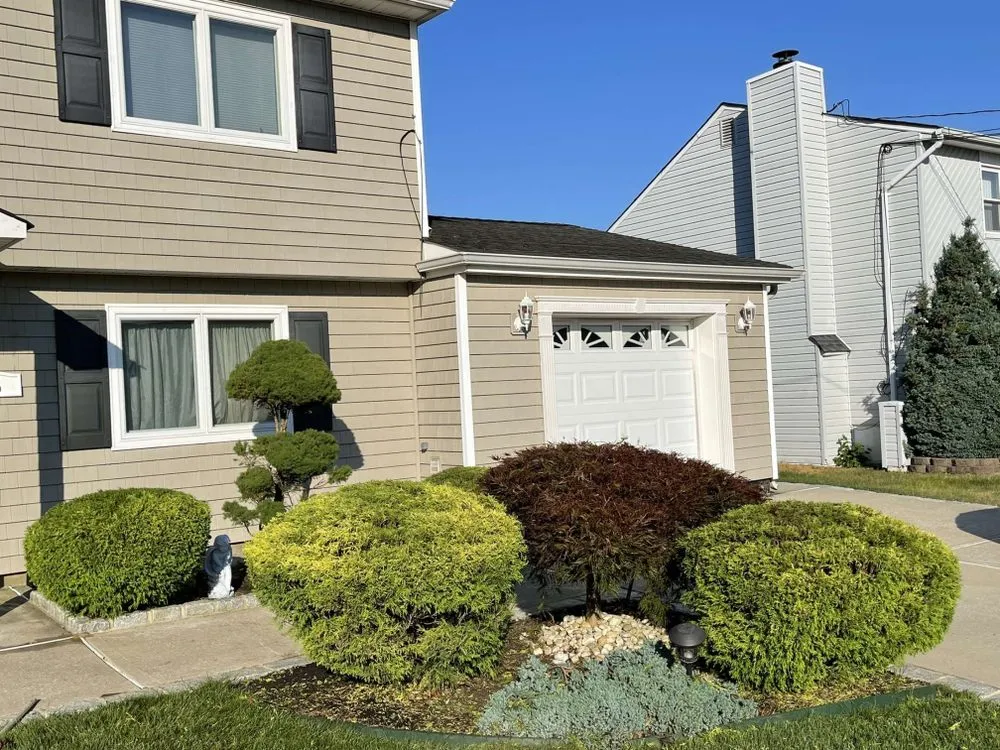 Custom lawn care service for homes across Old Bridge, NJ - Dechert Landscape