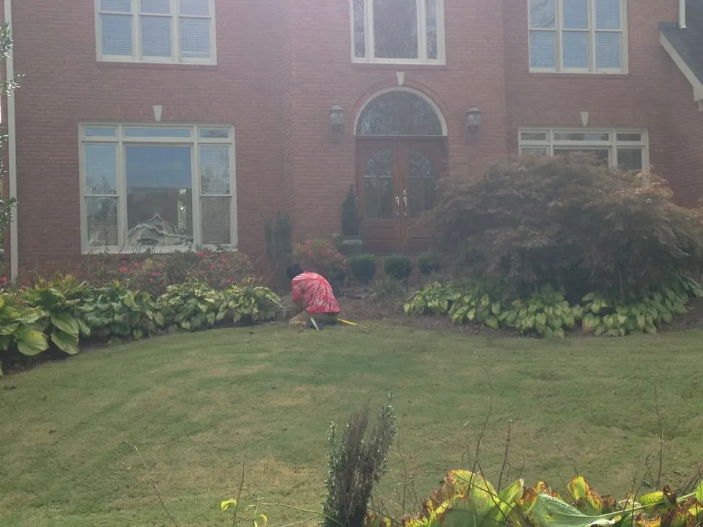 Custom lawn care service experts serving Chattanooga, TN - Declue Services