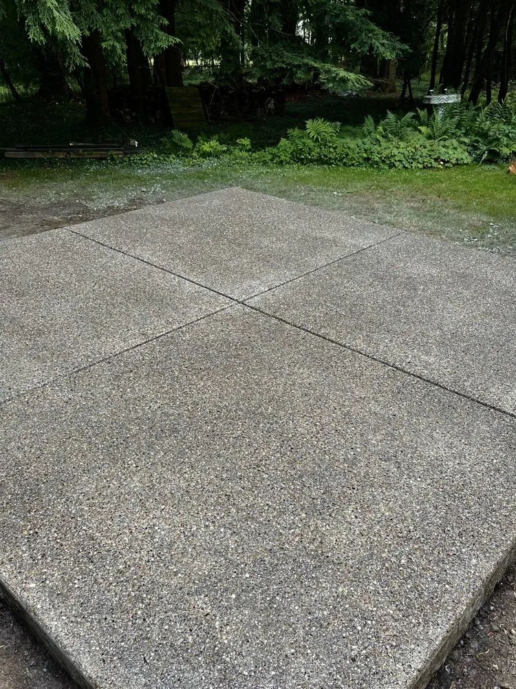 Professional outdoor landscaping in Sharpsville, PA - Deco Borders & Concrete