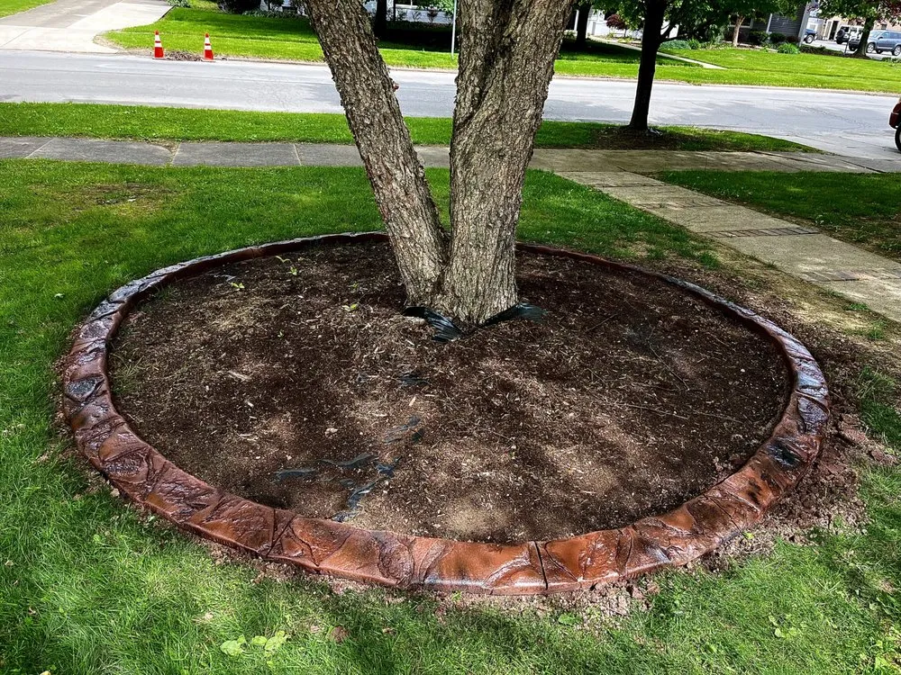 Top-rated lawn mowing service in Sharpsville, PA - Deco Borders & Concrete