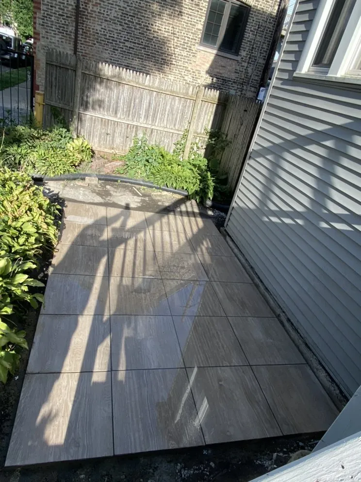 Affordable yard maintenance for year-round maintenance across Chicago, IL - Decogarden Landscaping 1