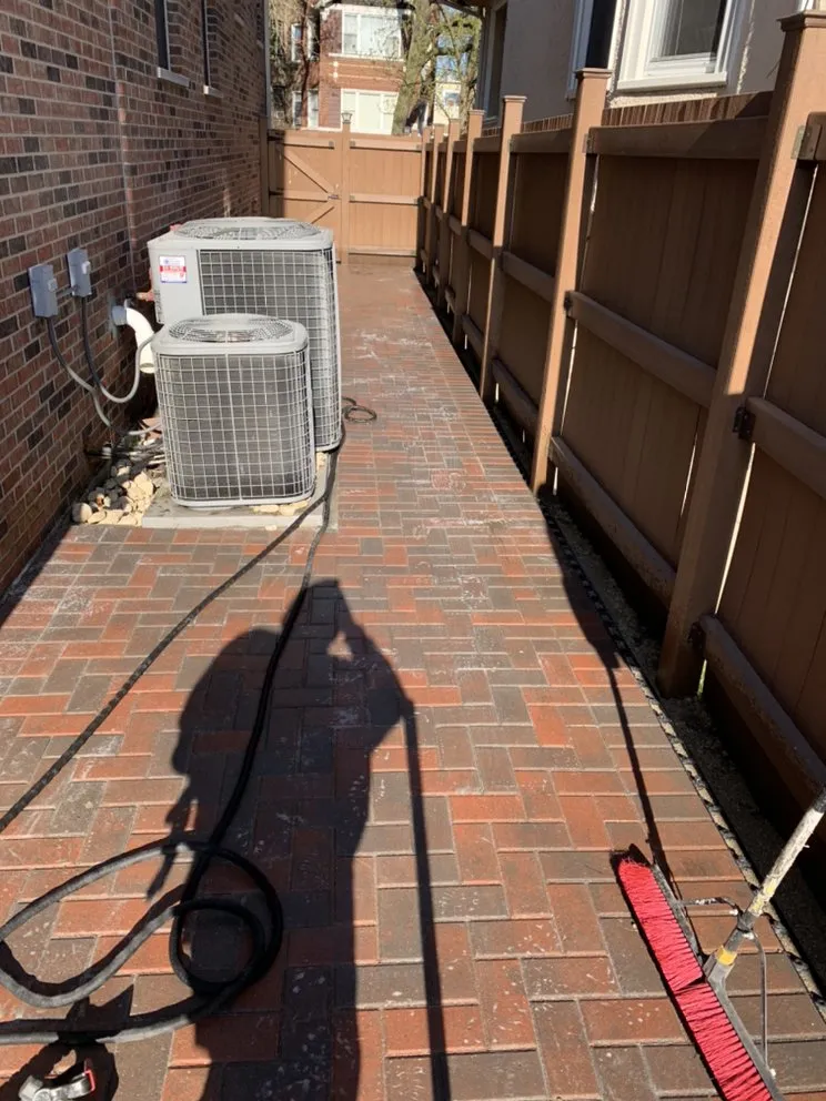 Expert lawn mowing service for year-round maintenance across Chicago, IL - Decogarden Landscaping 1