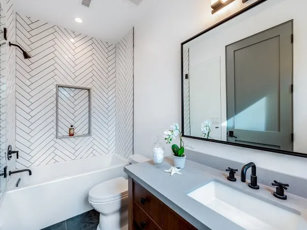 Custom lawn mowing service for residential properties across Los Angeles, CA - Decor Home Builders