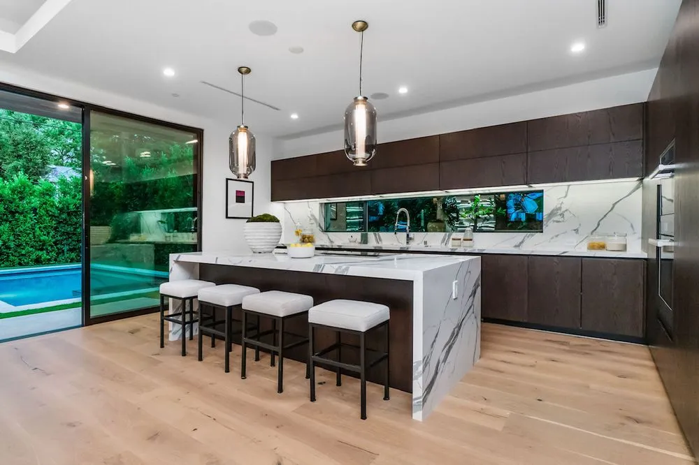 Trusted lawn mowing service experts serving Los Angeles, CA - Decor Home Builders