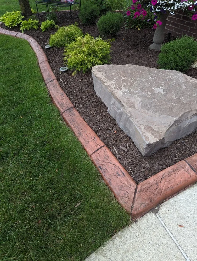 Local garden landscaping for beautiful yards across Jackson, MI - Decorative Curbing