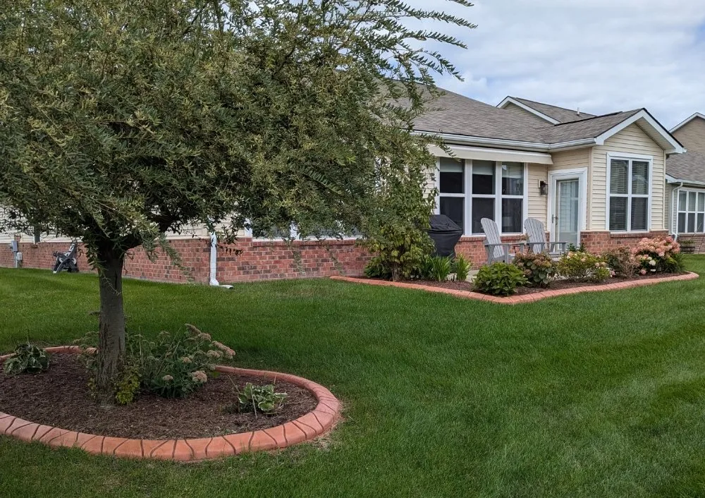 Top-rated yard cleanup service for beautiful yards in Jackson, MI by Decorative Curbing