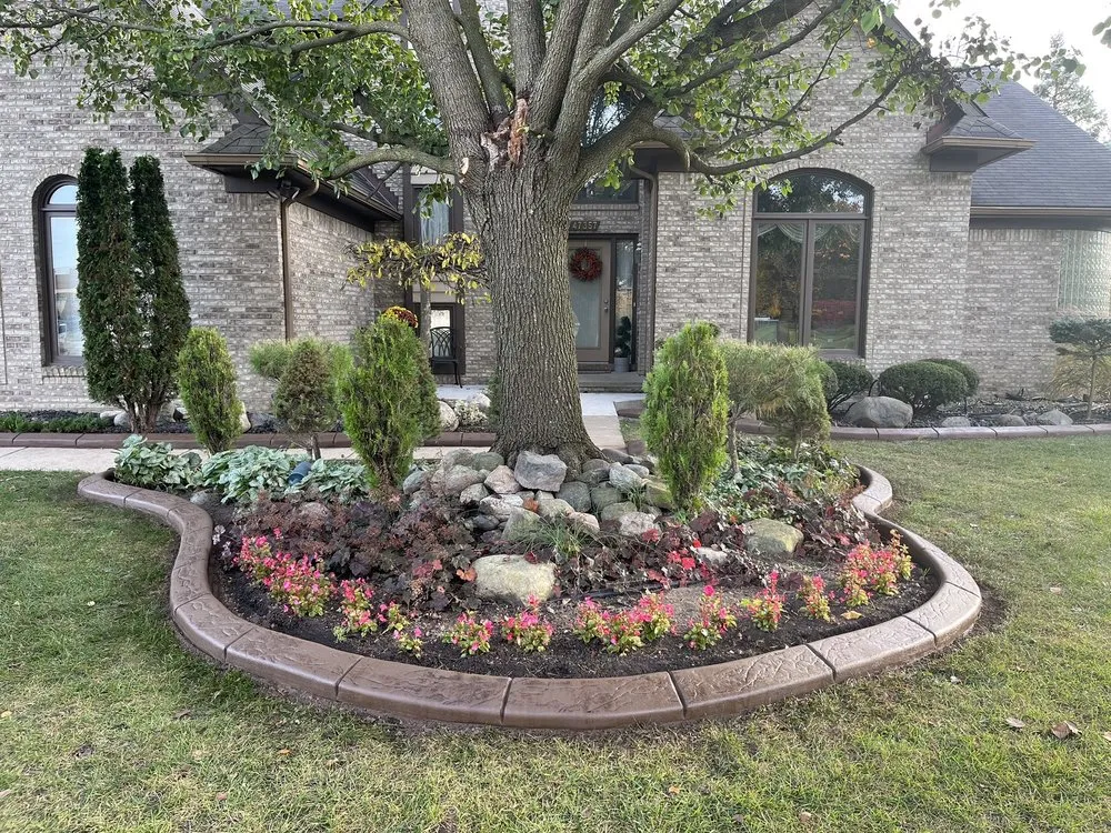 Affordable yard maintenance in Jackson, MI - Decorative Curbing
