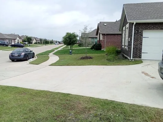 Dee Best Lawn Care Logo