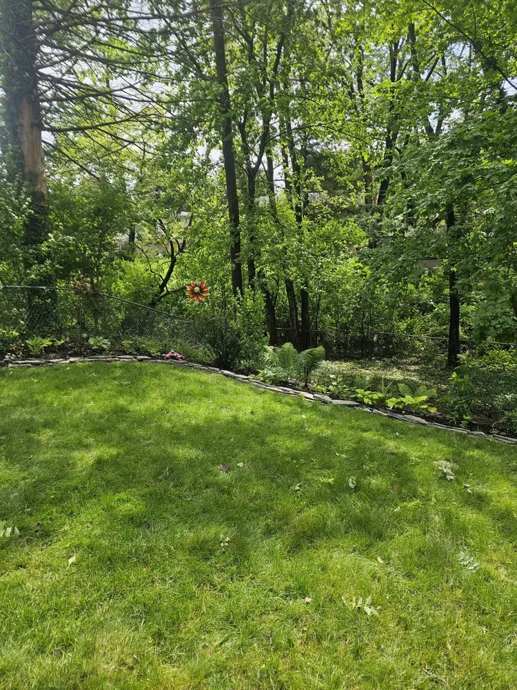 Local garden landscaping in Redford, MI by Dee Nice Lawn Service