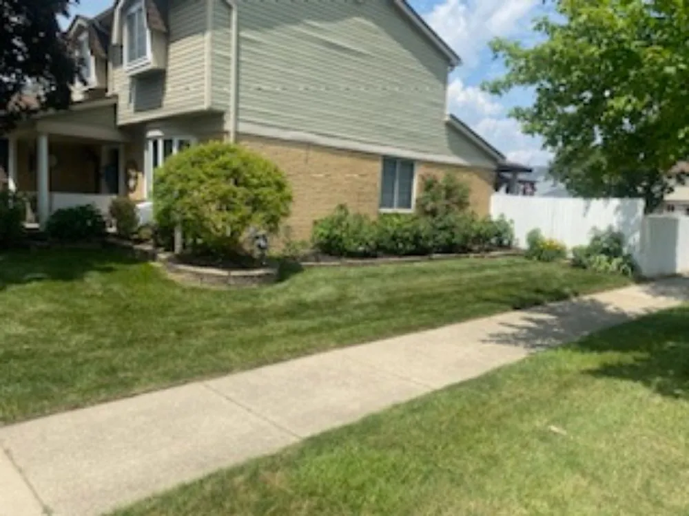 Custom lawn care service in Redford, MI - Dee Nice Lawn Service