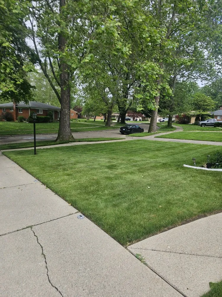 Custom garden landscaping for residential properties across Redford, MI - Dee Nice Lawn Service