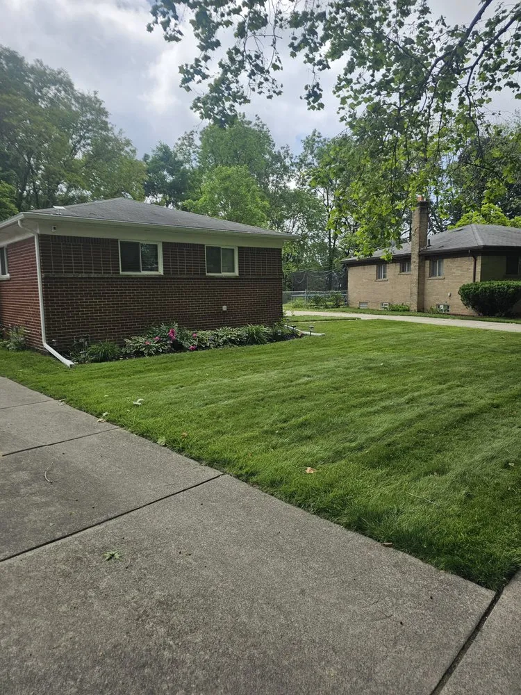 Local landscape design in Redford, MI by Dee Nice Lawn Service