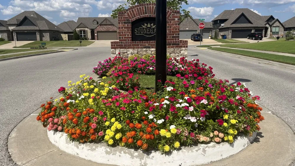 Custom yard maintenance in Tulsa, OK by DeeDees Bloomers Landscape & Design