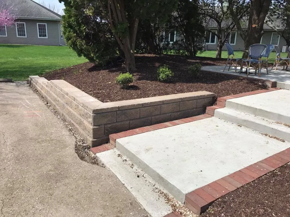 Custom yard maintenance experts serving Urbana, IL - Deem Landscaping