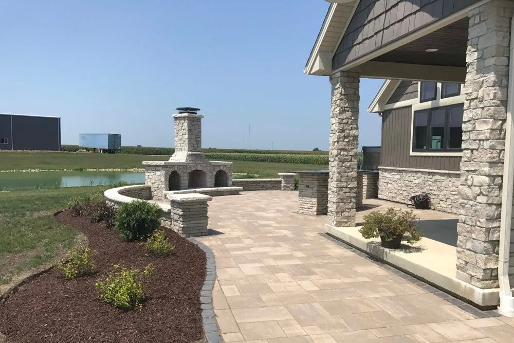 Expert residential landscaping experts serving Urbana, IL - Deem Landscaping