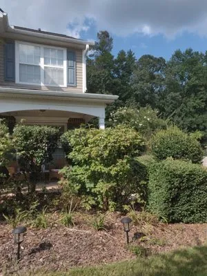 Deeno’s Imperial Landscaping Logo