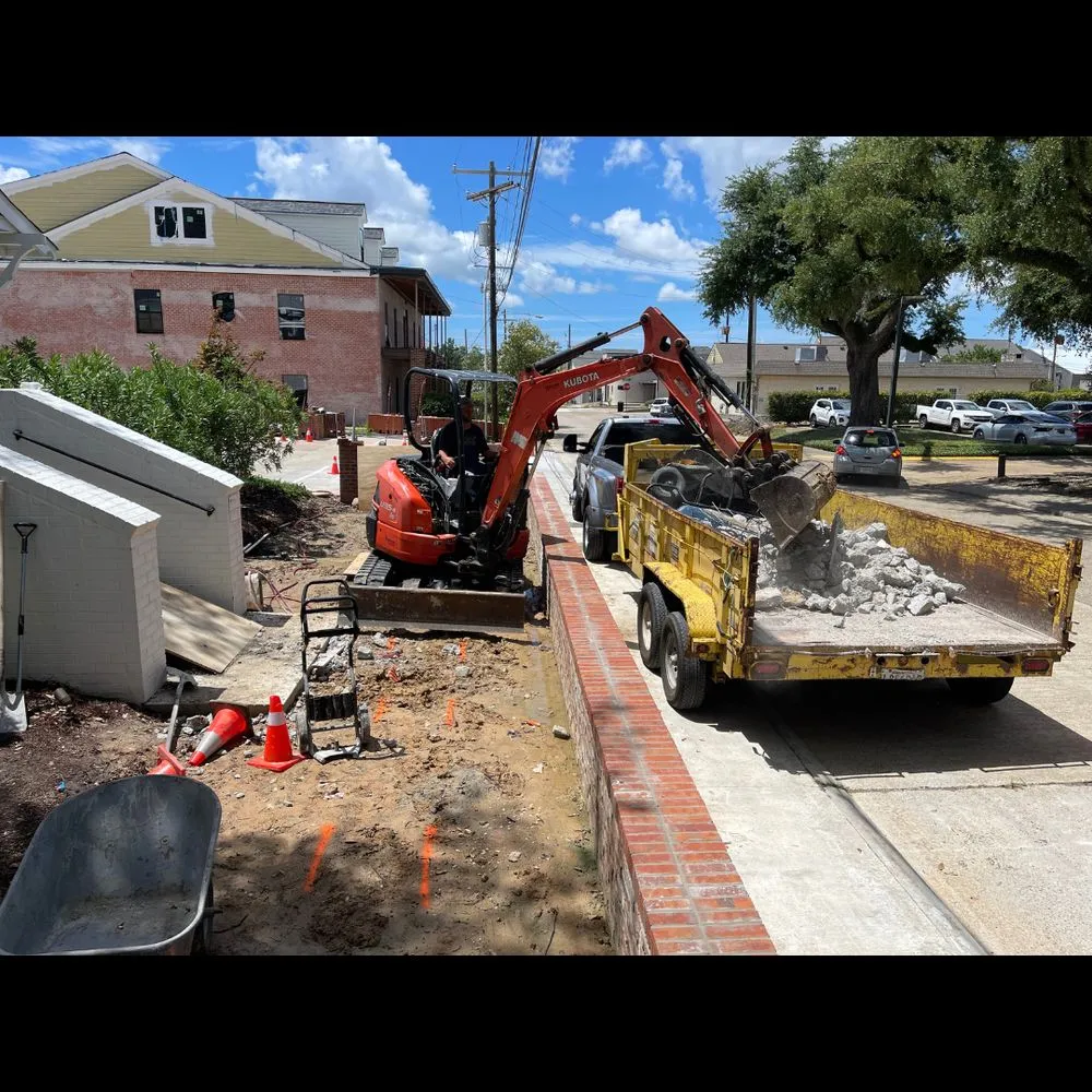 Professional garden landscaping in Lake Charles, LA by Deepswoods Lawn and Landscaping