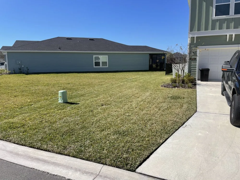 Custom yard cleanup service in Gainesville, FL - Dee’s landscaping