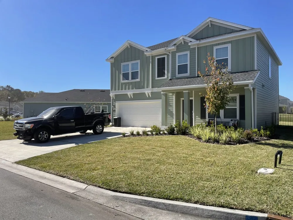 Top-rated lawn care service for year-round maintenance in Gainesville, FL by Dee’s landscaping