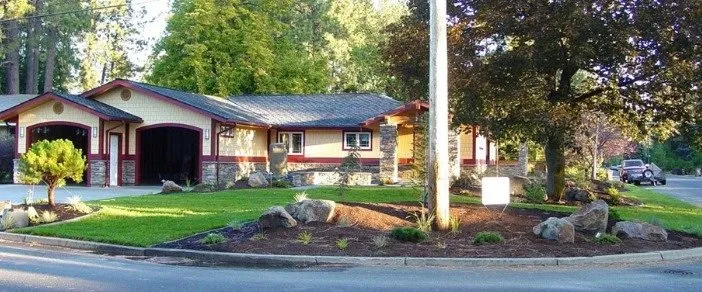 Affordable yard cleanup service in Gulfport, MS by Dee's Lawn & Landscaping