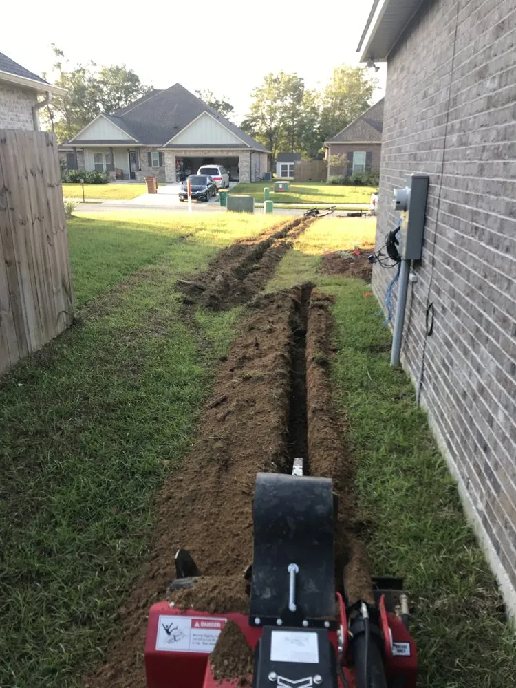 Custom yard cleanup service in Gulfport, MS - Dee's Lawn & Landscaping