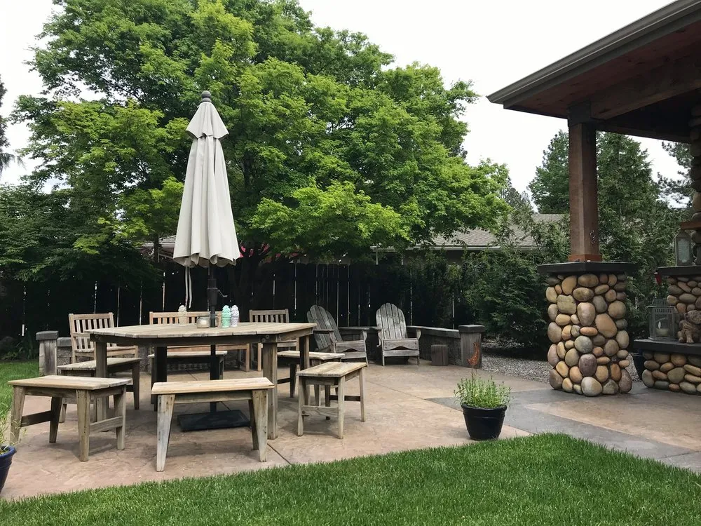 Expert outdoor landscaping in Gulfport, MS - Dee's Lawn & Landscaping