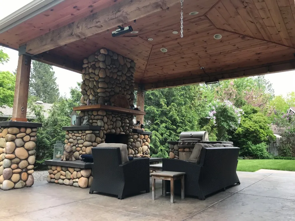 Affordable landscaping services for year-round maintenance across Gulfport, MS - Dee's Lawn & Landscaping