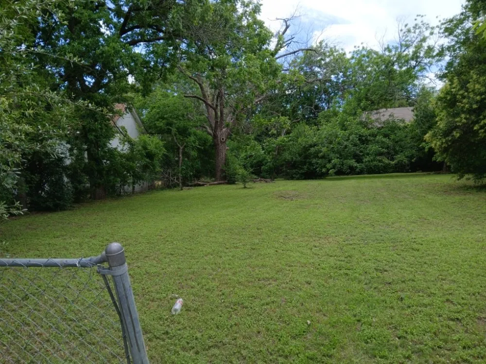 Affordable landscaping services for homes across Waco, TX - Dee's Lawn Service