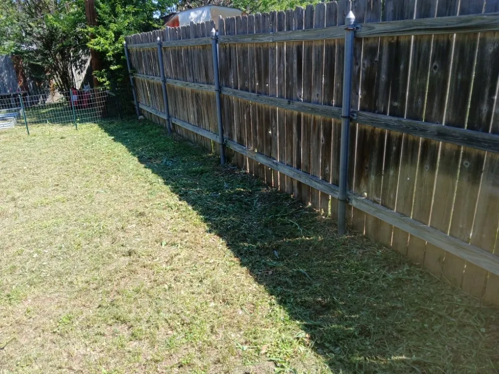 Reliable yard maintenance in Waco, TX - Dee's Lawn Service