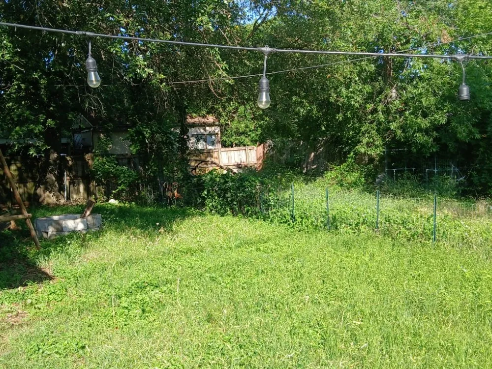 Reliable outdoor landscaping in Waco, TX by Dee's Lawn Service