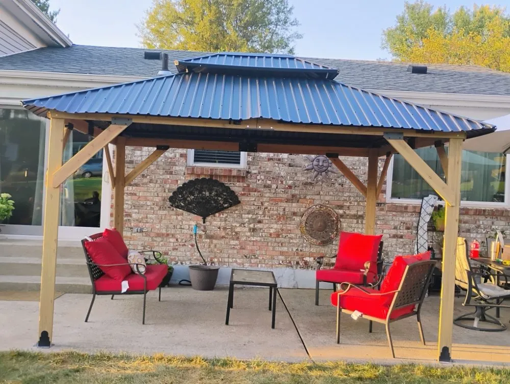 Custom outdoor landscaping experts serving Watterson Park, KY - Dee's Lawncare & Mobile Mechanics