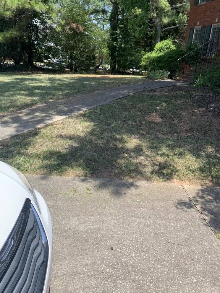 Custom lawn mowing service experts serving Jonesboro, GA - Dee’s Quality Landscaping