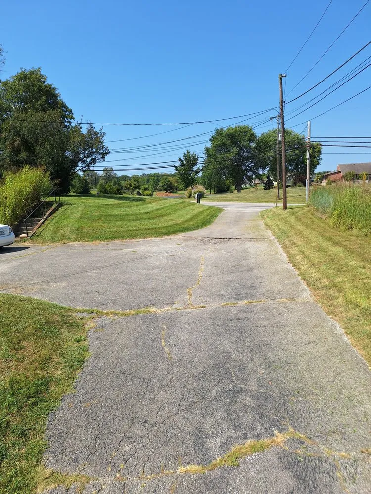 Custom yard maintenance in Linton, IN by Definitive Cut