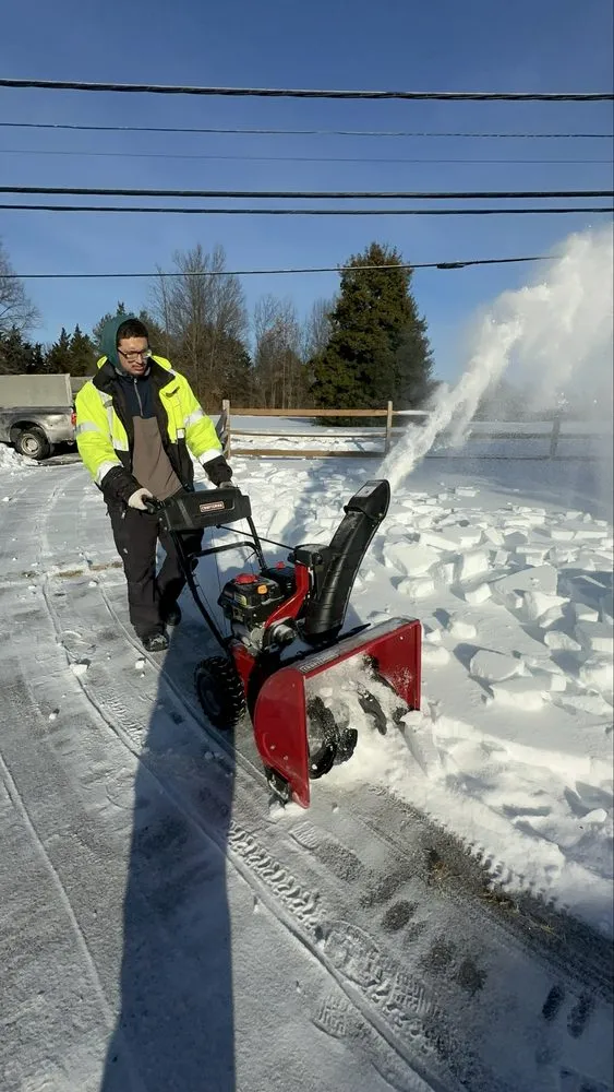 Professional yard maintenance experts serving Beltsville, MD - Del And John Landscaping