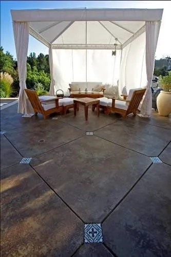 Custom yard cleanup service for residential properties in Fremont, CA by Del Conte's Landscaping