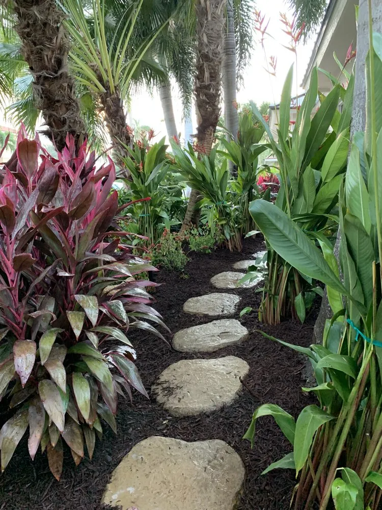 Affordable residential landscaping experts serving Gulf Stream, FL - Del Mar Landscaping