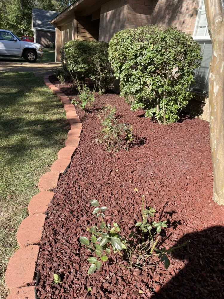 Custom landscape installation in Jackson, MS - Del-Richard's Lawn & Landscape Service