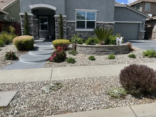 Del Toro Lawn Care Logo