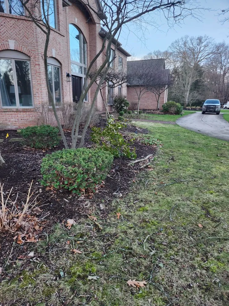 Reliable yard maintenance experts serving Elkhart, IN - Del Toro's Landscaping Services