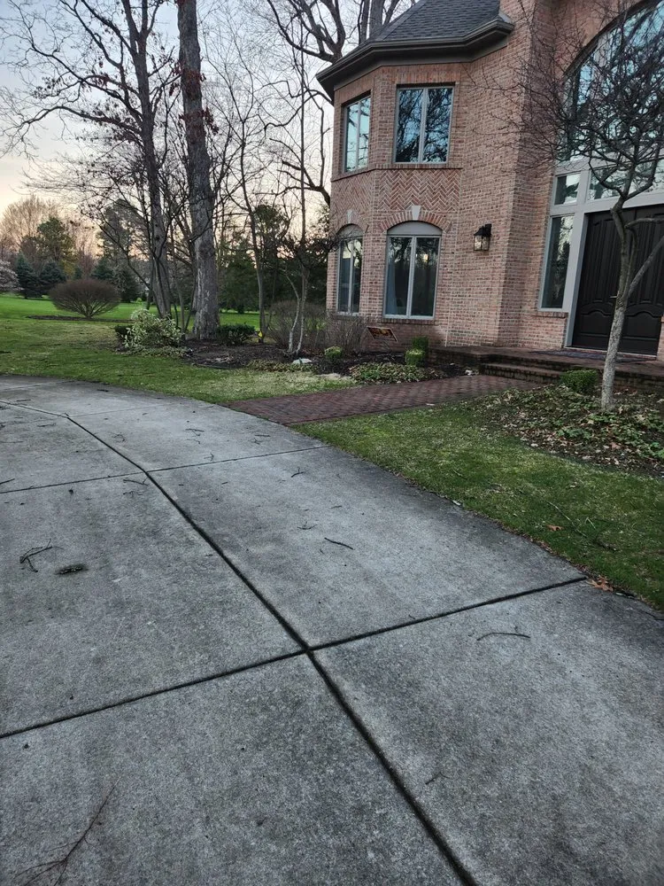 Expert lawn care service in Elkhart, IN by Del Toro's Landscaping Services