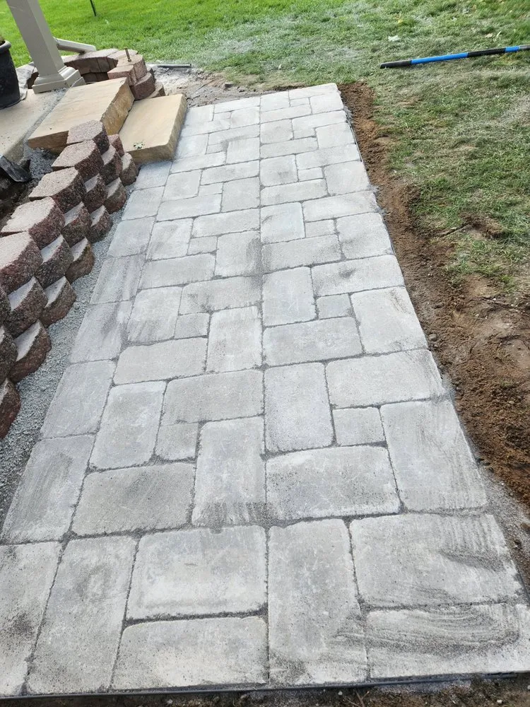 Local garden landscaping for beautiful yards across Elkhart, IN - Del Toro's Landscaping Services