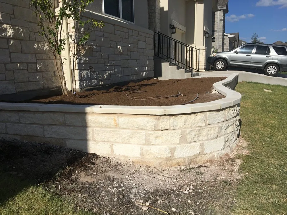 Custom landscape design in Del Valle, TX - Del Valle Landscape and Maintenance