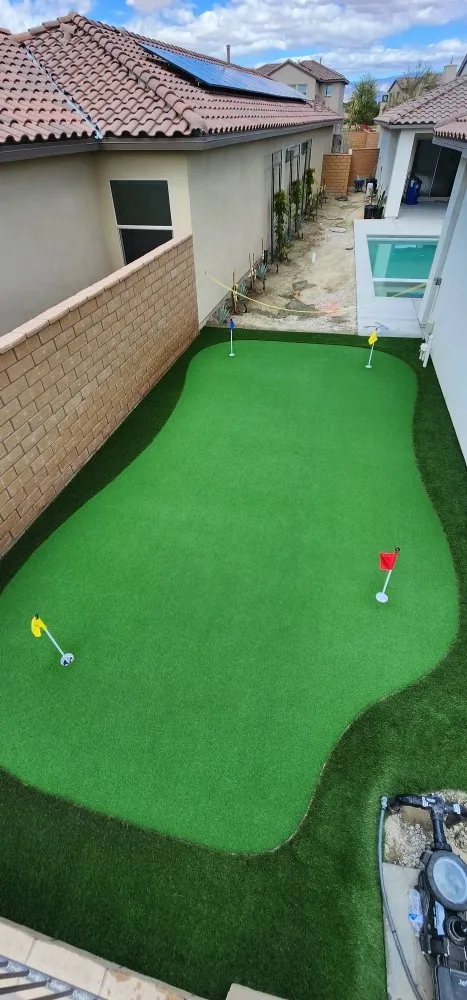 Reliable yard cleanup service in Cathedral City, CA by Del Villal Gardening