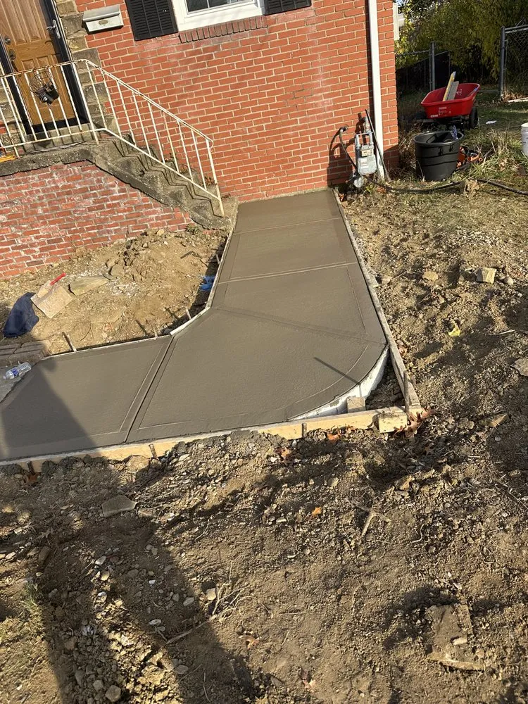 Custom landscape design in Pleasant Hills, PA by DeLallo’s Concrete