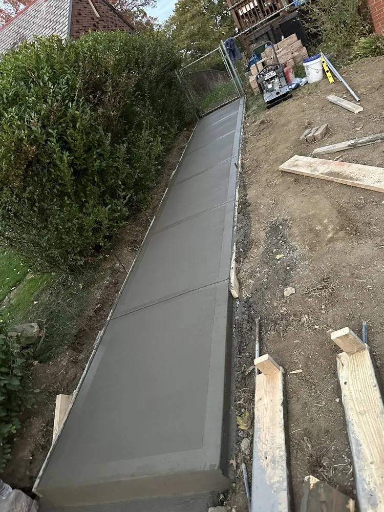 Affordable garden landscaping in Pleasant Hills, PA by DeLallo’s Concrete