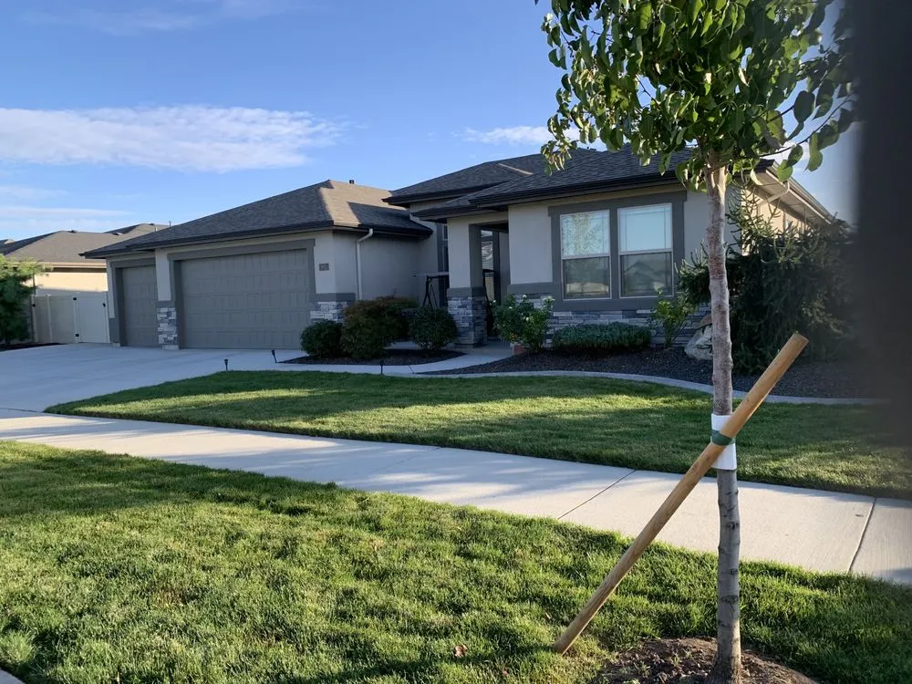 Custom lawn mowing service for homes in Boise, ID by DeLawnscaping Sprinklers & Mow