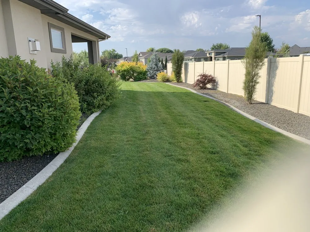 Expert garden landscaping experts serving Boise, ID - DeLawnscaping Sprinklers & Mow