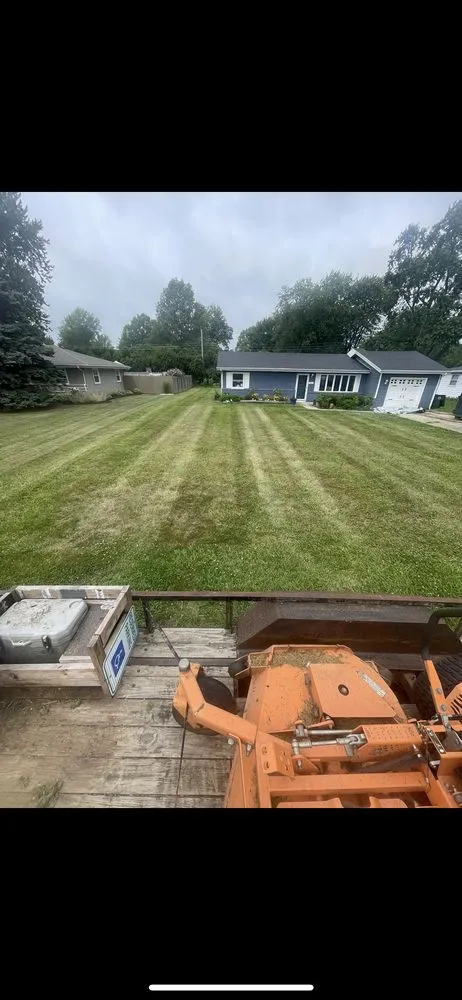 Professional yard cleanup service in Muncie, IN by Delco Lawncare