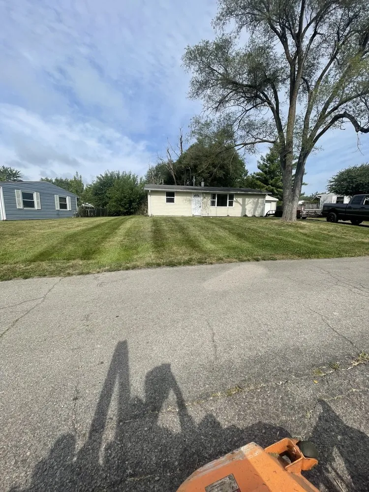 Expert landscaping services in Muncie, IN - Delco Lawncare