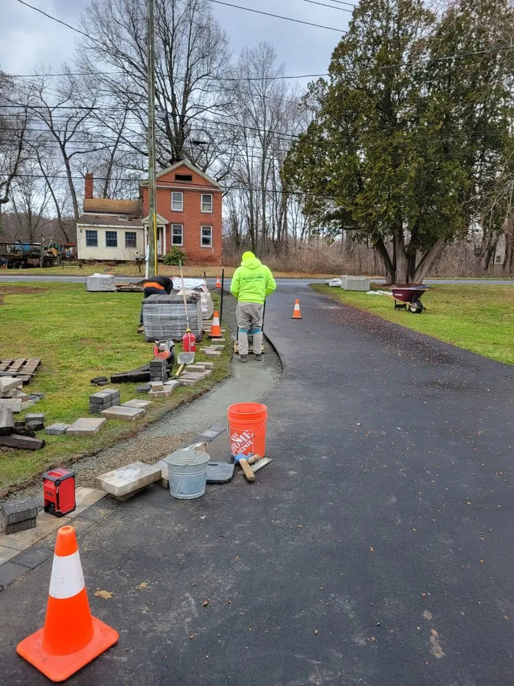 Reliable landscaping services experts serving Springfield, MA - Deleon Hardscapes